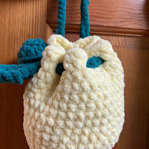 Fresh lemony goodness is this hand knit, super soft, lemon, design purse / pouch - Picture 4 of 13